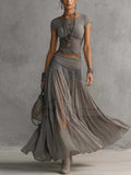 Conjunto Gris con Top en Encaje Semi-Trasparente y Falda Maxi plisada