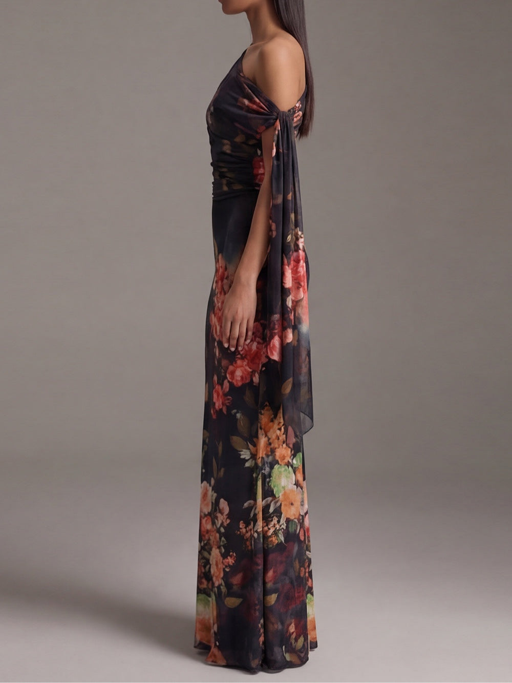 Vestido largo Negro Monospalla Estampado plisado en Gasa
