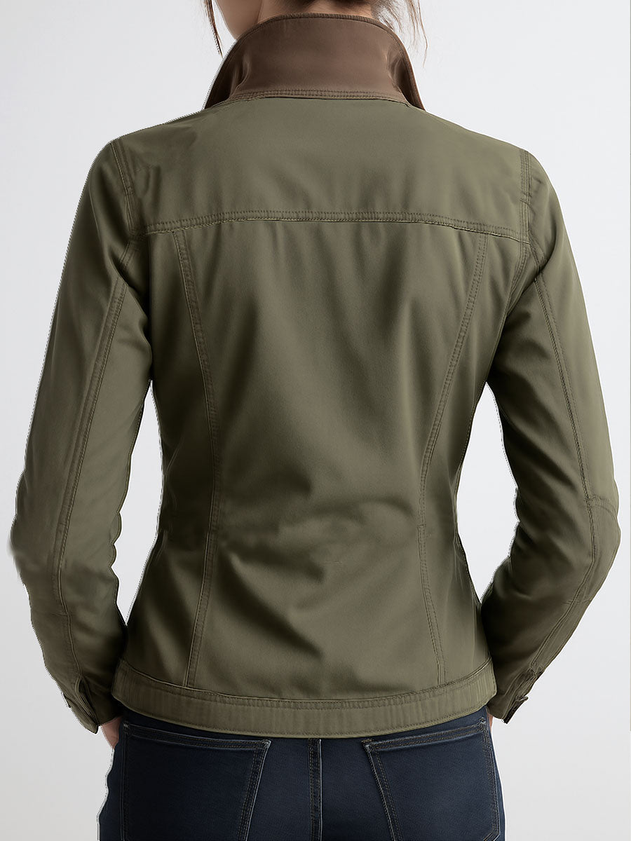Chaqueta cargo verde oliva con bolsillos utilitarios