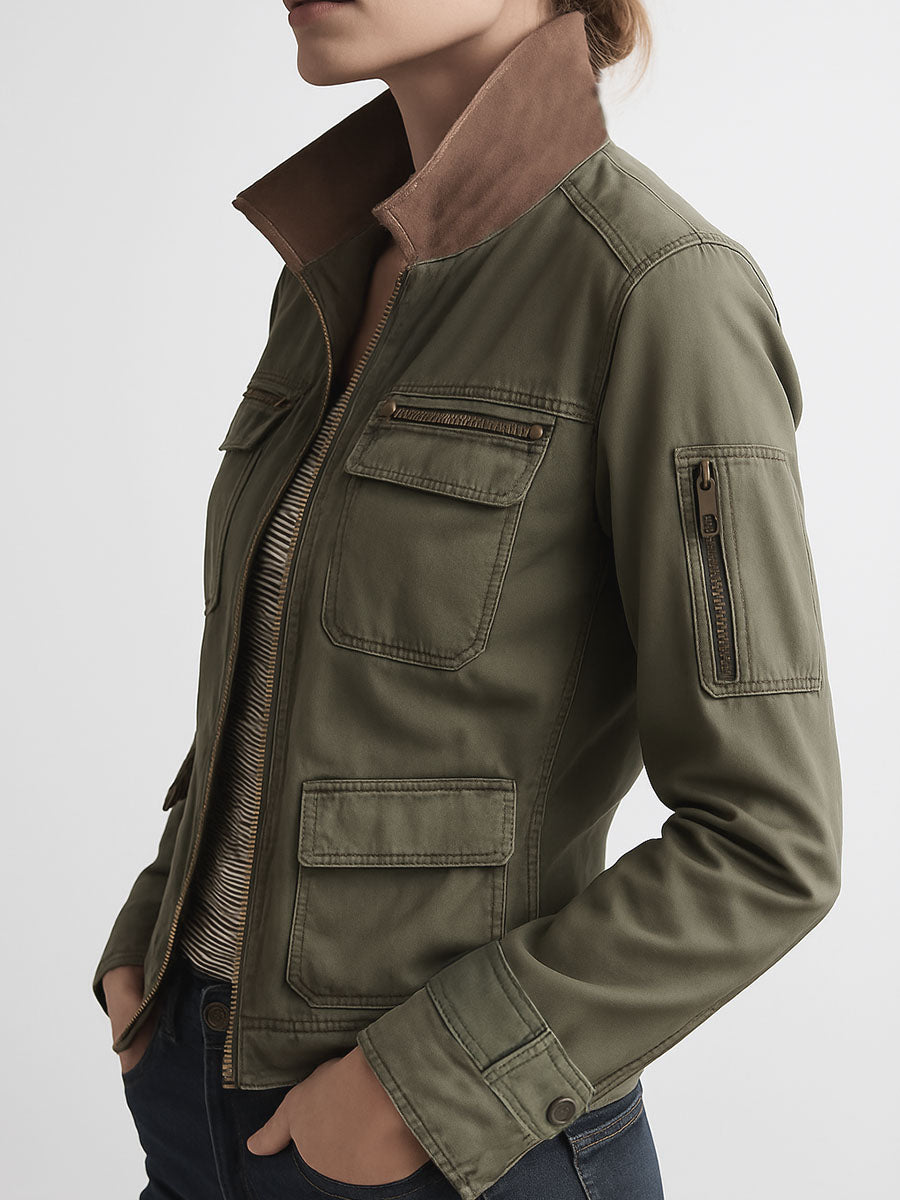 Chaqueta cargo verde oliva con bolsillos utilitarios