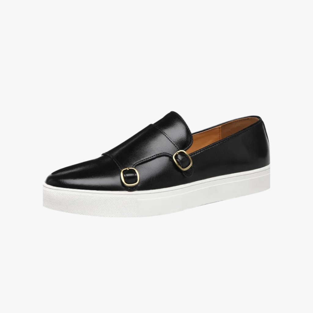 Mocasines clásicos con hebilla dorada