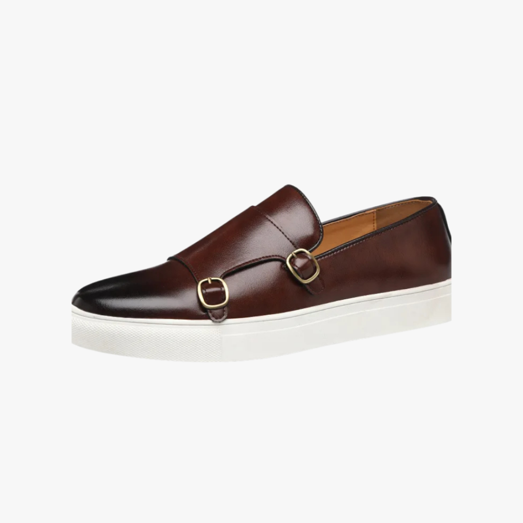 Mocasines clásicos con hebilla dorada