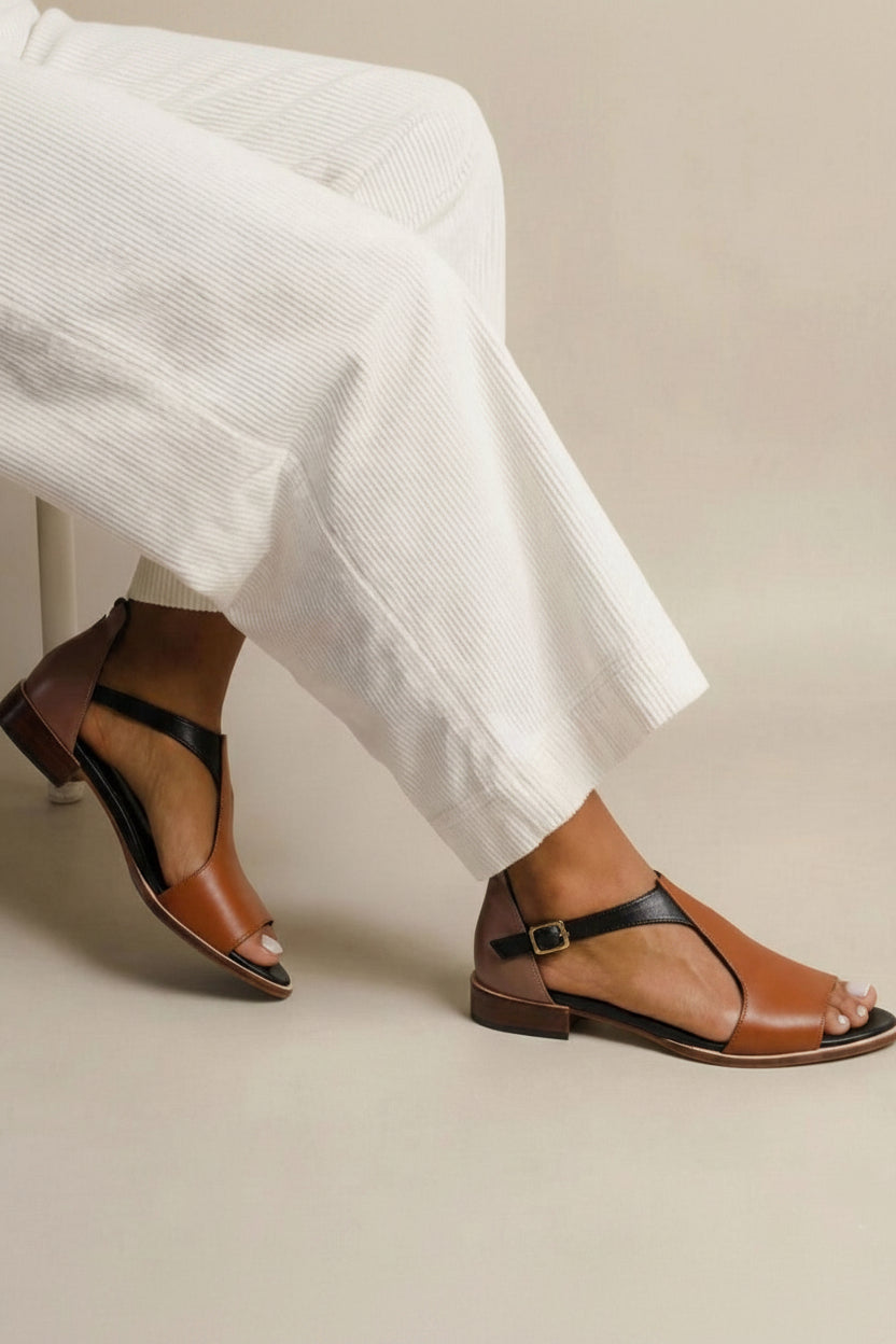 Sandalias Estivi Minimalisti en Similpelle Marrón con Cinturino a la Caviglia.