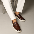 Mocasines clásicos con hebilla dorada