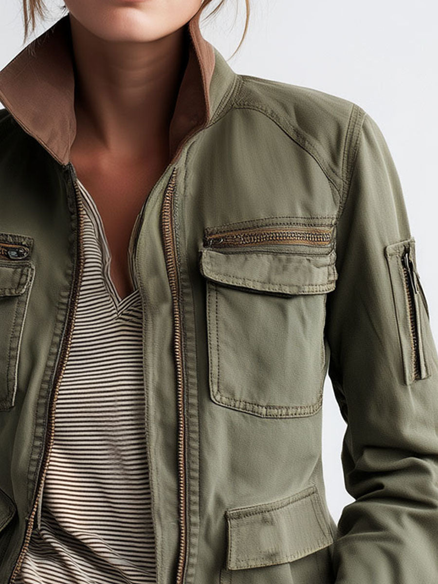 Chaqueta cargo verde oliva con bolsillos utilitarios