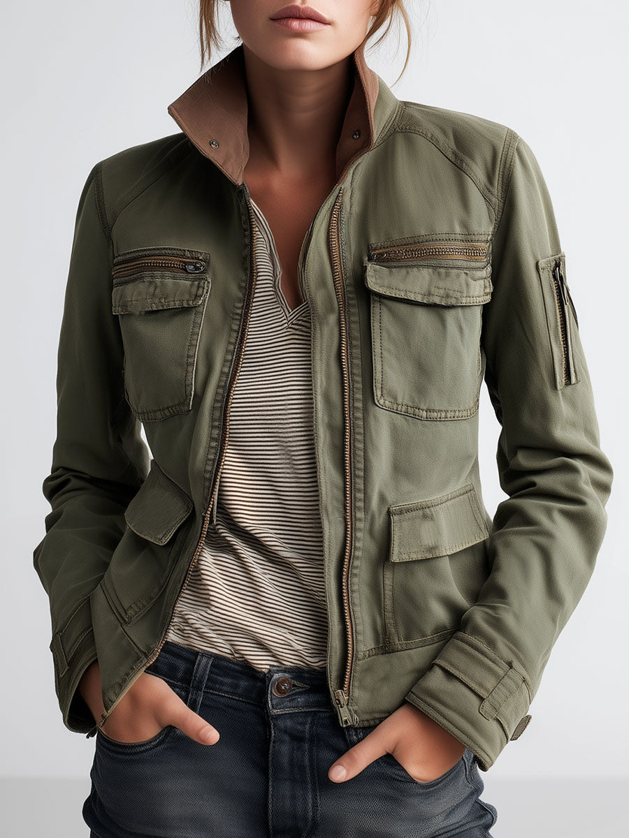 Chaqueta cargo verde oliva con bolsillos utilitarios