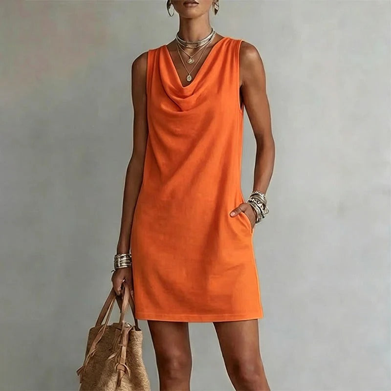 Vestido de corte entallado con cuello cowl