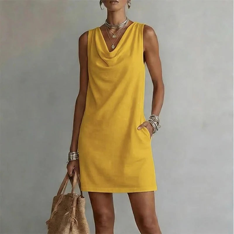 Vestido de corte entallado con cuello cowl