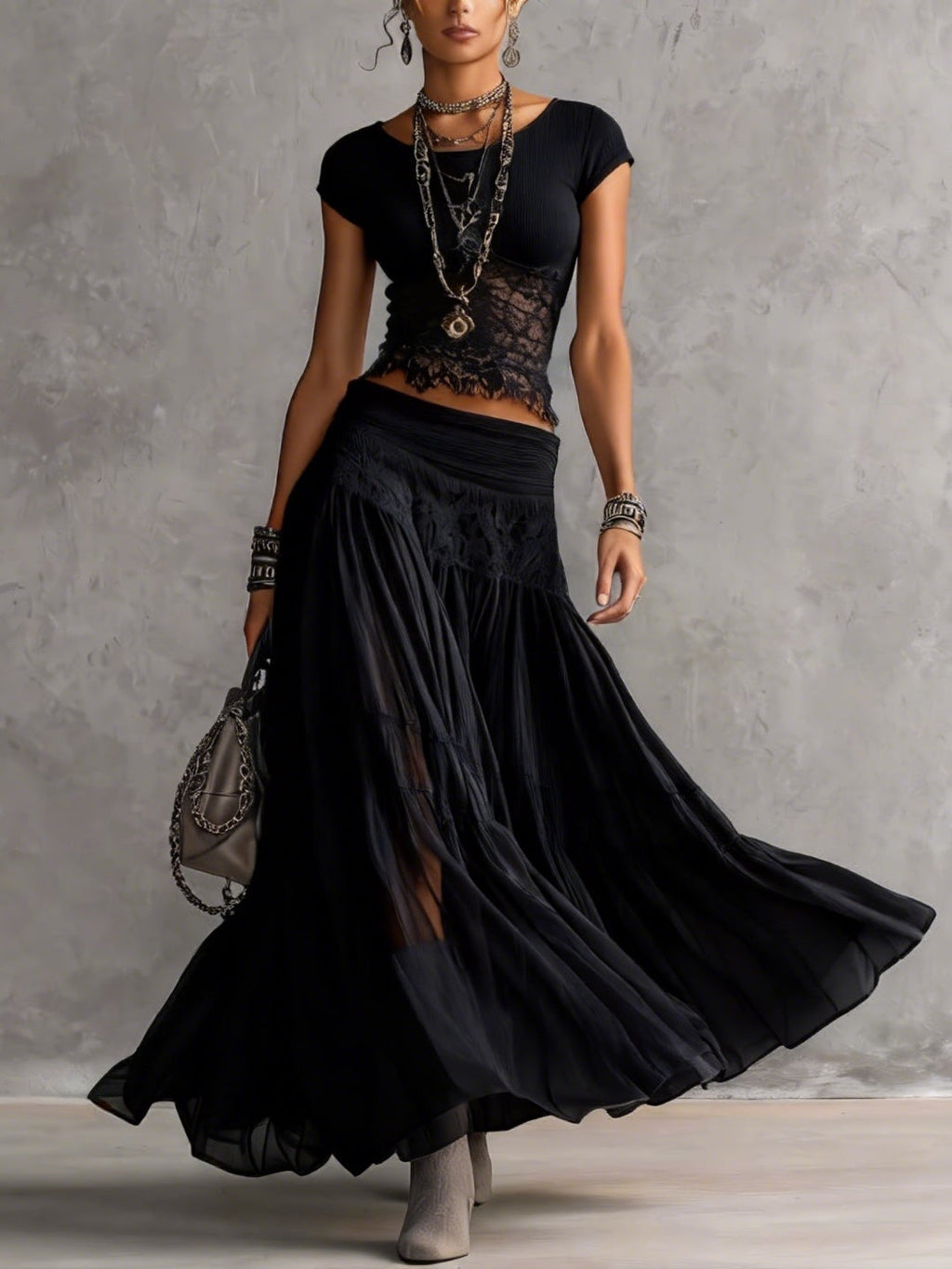 Conjunto Negro Top en Encaje Semitrasparente y Falda Maxi plisada